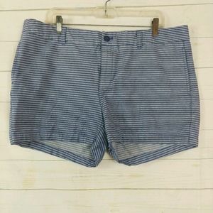 Khakis by GAP The 4 Inch Short Size 18